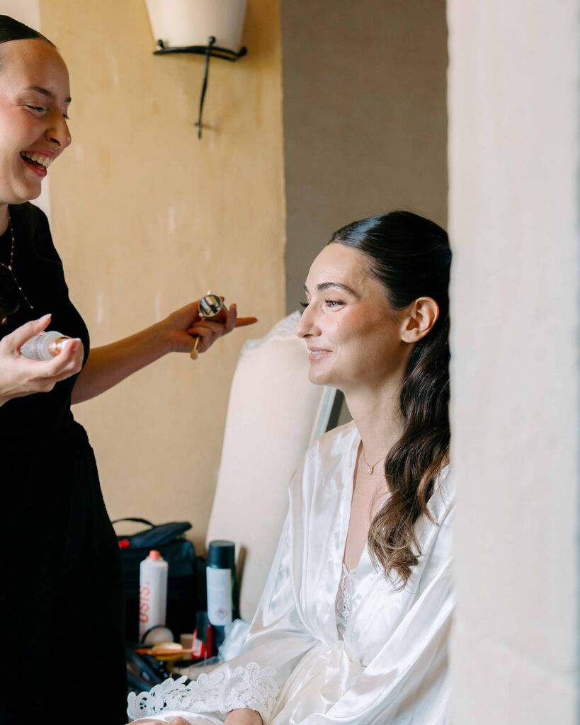 Maquillage et coiffure de mariage dans le Beaujolais pour Pauline - Photos Jérémy Talens